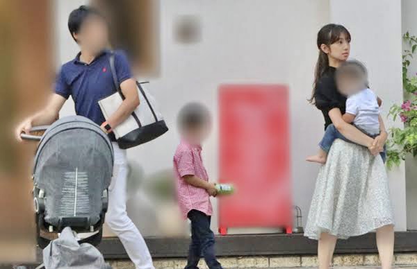 小倉優子と夫と子ども２人
