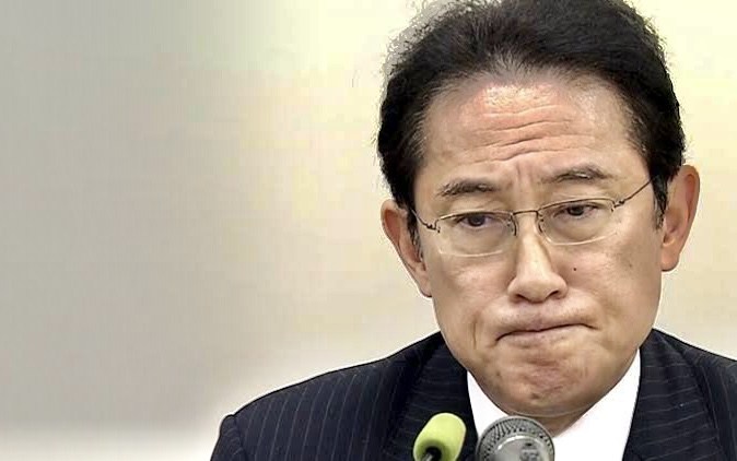岸田総理が顔をしかめている